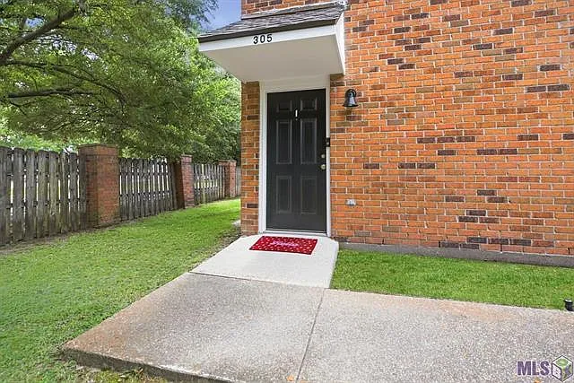 710 E Boyd Dr #305
