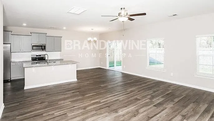 506 Glenmanor Dr — Photo 3