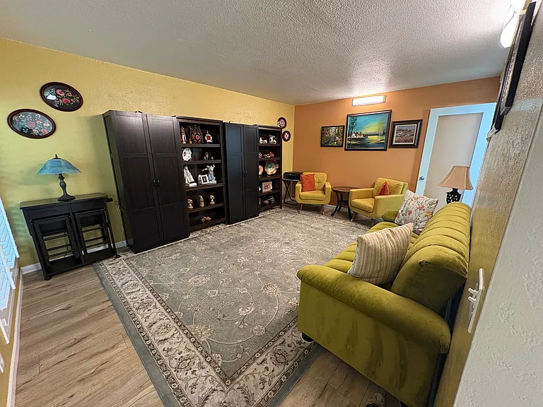 500 Glenwood Cir #122 — Photo 4