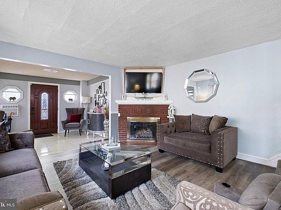 5th image of 3811 Berry Ave
