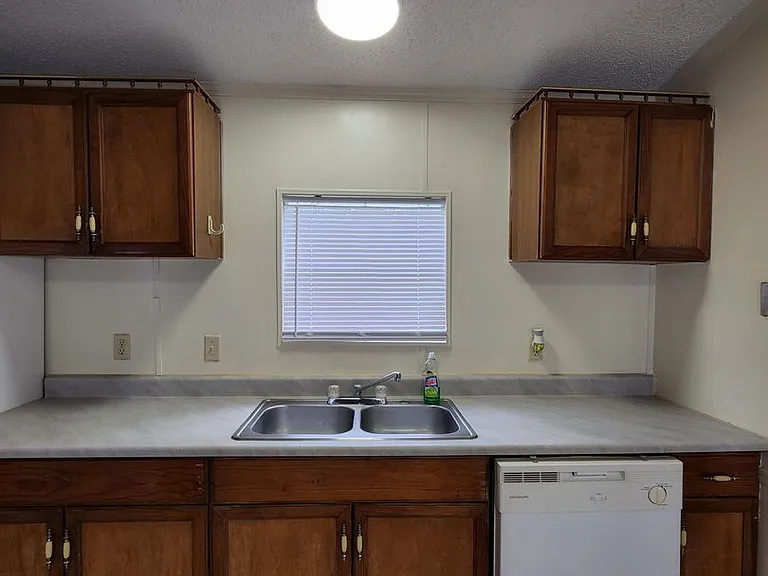 1022 Linda Ln — Photo 1