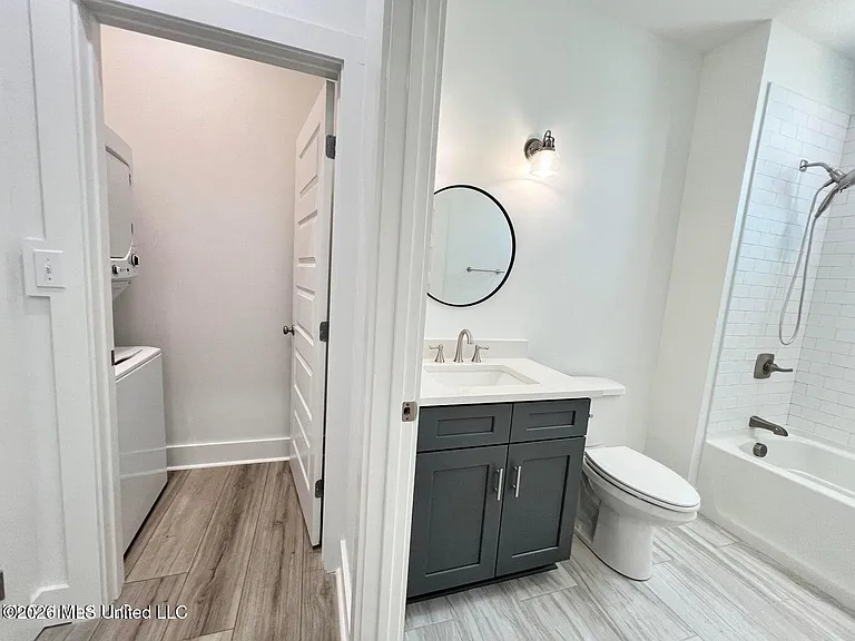 300 Seminary Dr — Photo 10