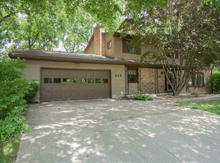 215 N Park Ave, Geneseo, IL 61254