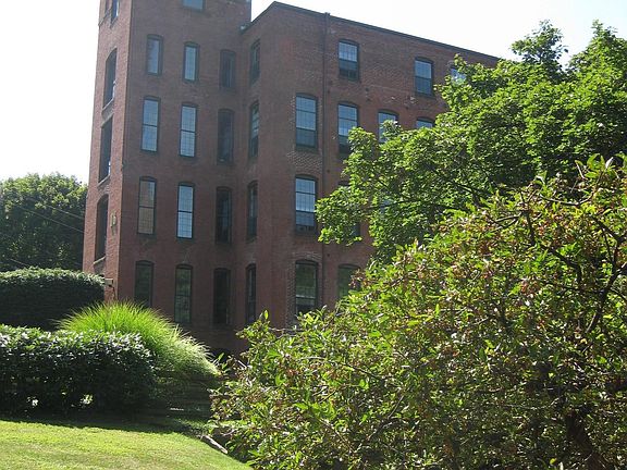 2nd image of 16 Vernon Ave APT 12