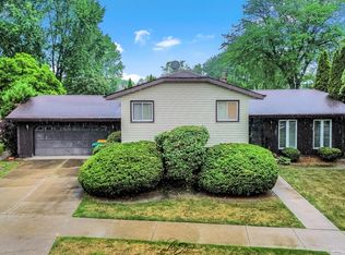 9421 Cottonwood Dr, Munster, IN