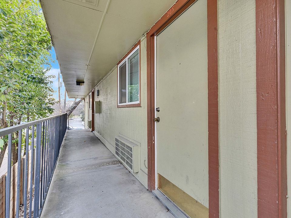 1st image of 400 W 34th St APT 205