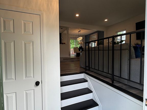 4th image of 2376 Hunters Square Ct