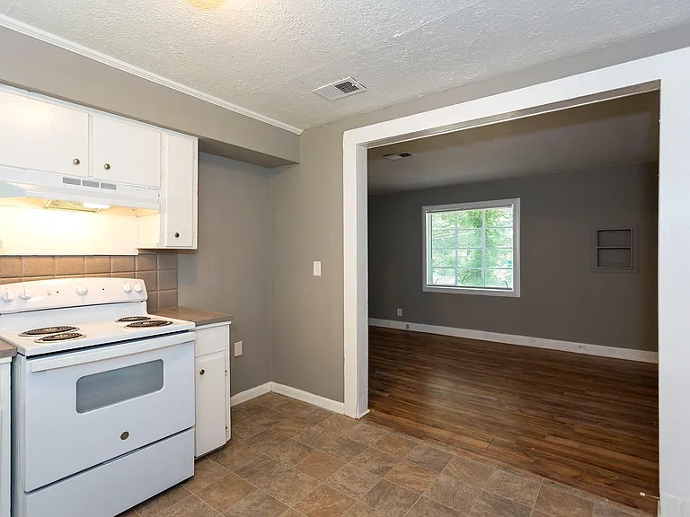 204 McCormick Ave — Photo 10