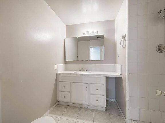 Studio bathroom w/full shower.