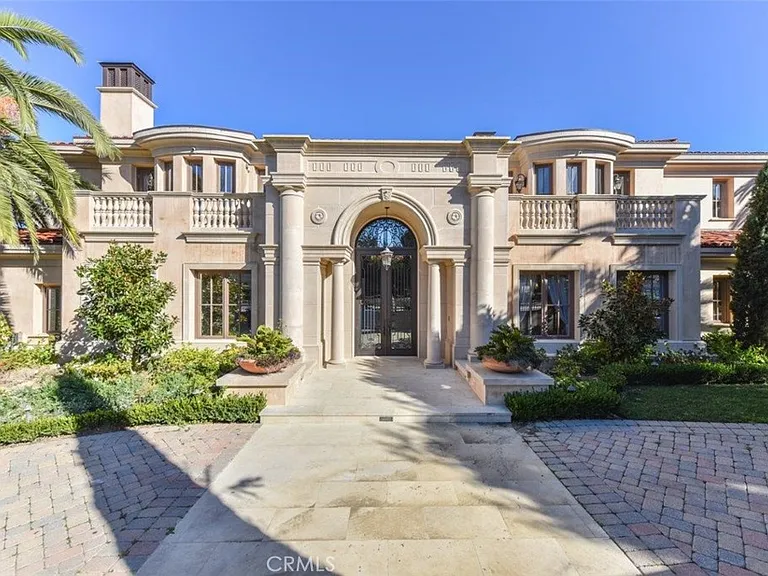 11 Skyridge — Photo 1