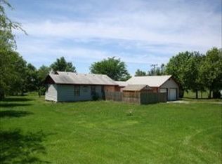 807 N 2nd St, Clarksdale, MO 64430