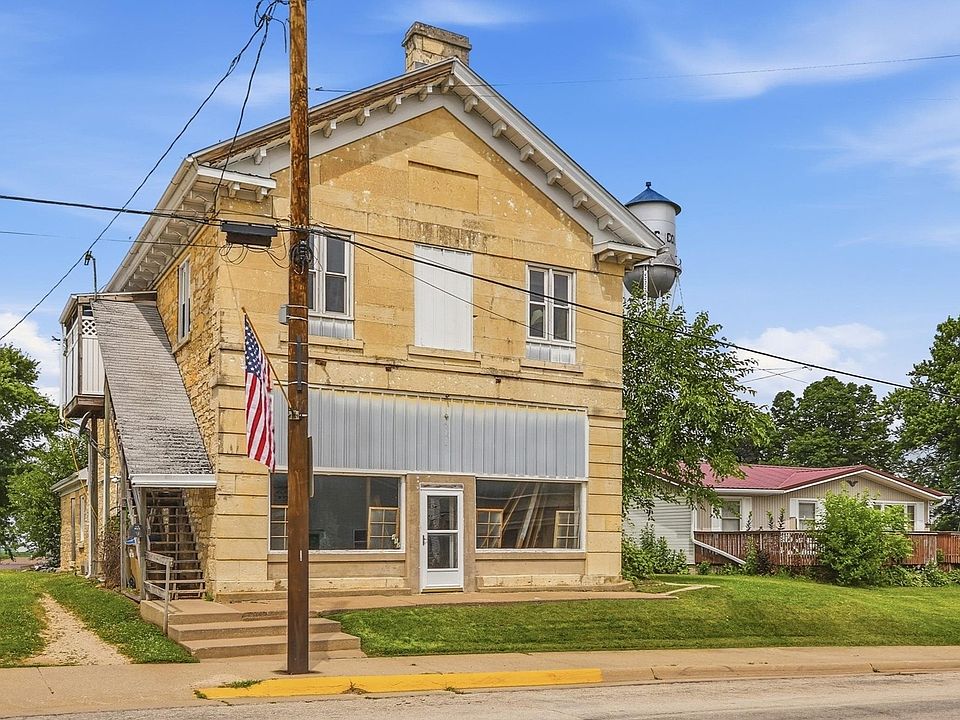 1st image of 412 Main St