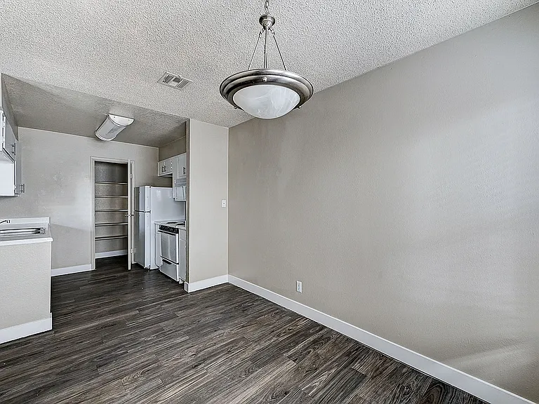 8530 W Sahara Ave16