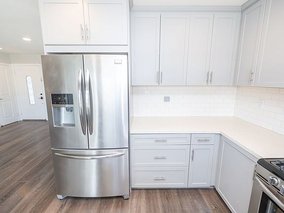 3rd image of 8055 Kenova St