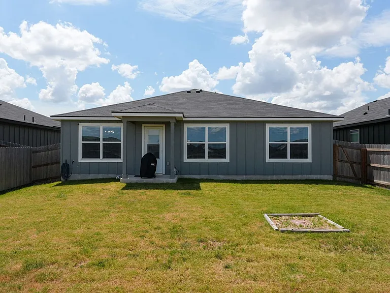 1114 Lexington Dr — Photo 15