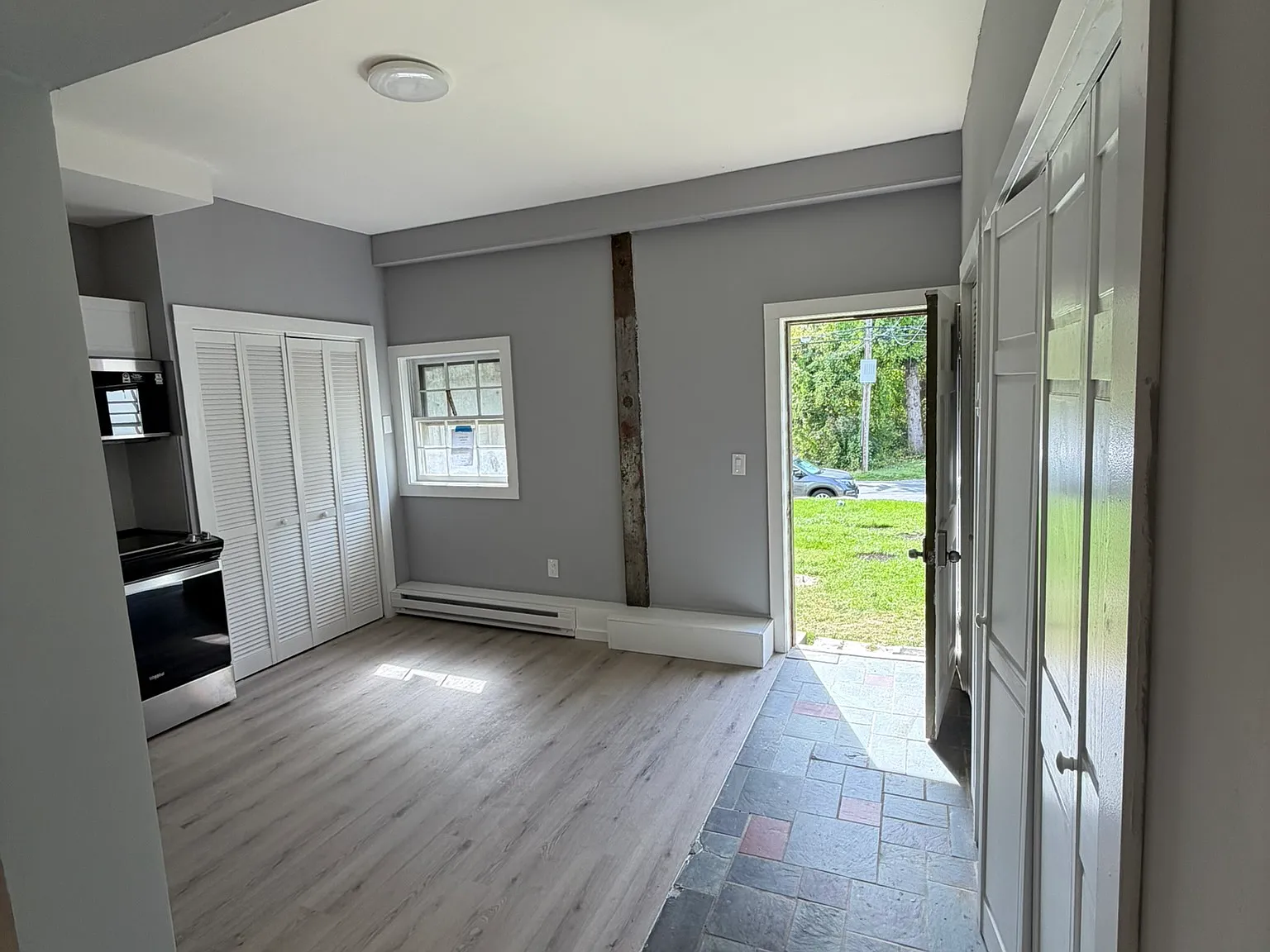 Studio, 400 sqft, $1,200 — Photo 2