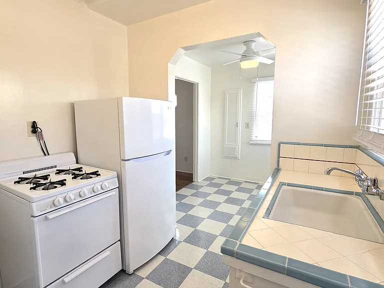 4014 Mission Blvd #UPSTAIRS — Photo 6