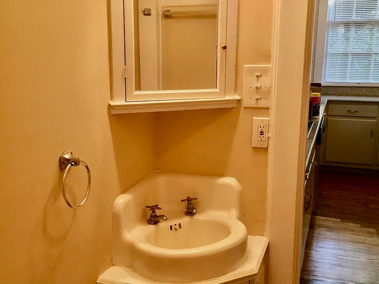 1412 Smolian Pl #B — Photo 10
