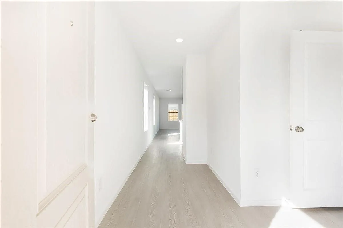 3 bed, 2.0 bath, 1311 sqft, $1,800 — Photo 2