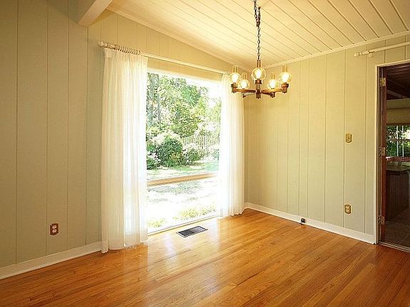 4th image of 913 Mimosa Dr