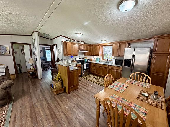 3rd image of 14 Foxfire Dr