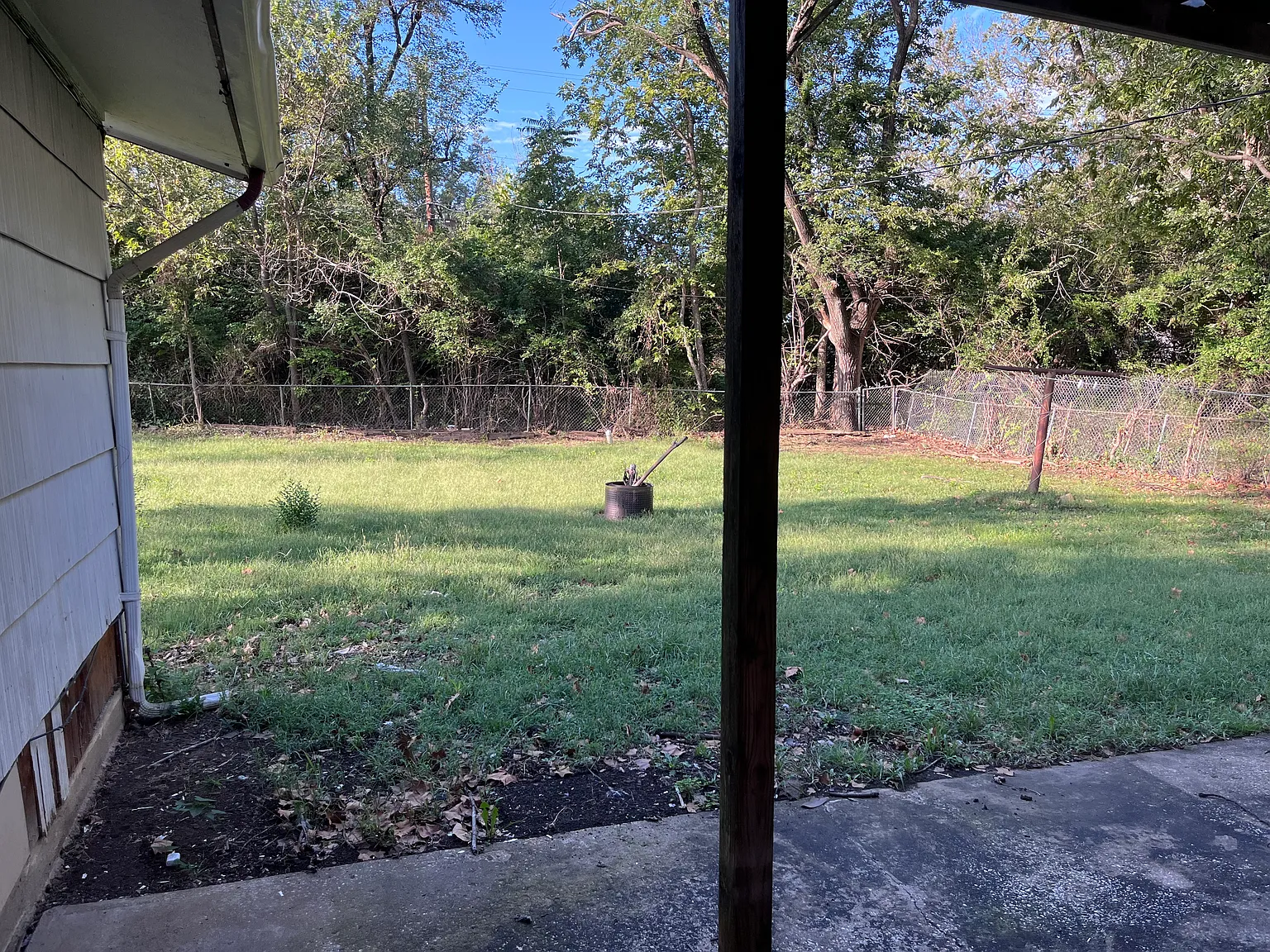 3 bed, 1320 sqft, $1,100 — Photo 2