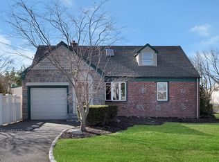 2 Purdy Ln, Amityville, NY 11701