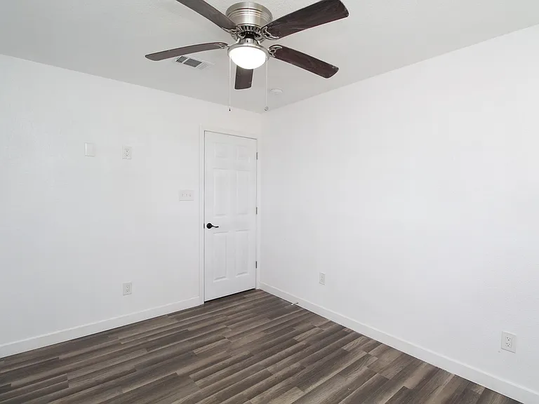 6037 Syrcle Ave — Photo 17