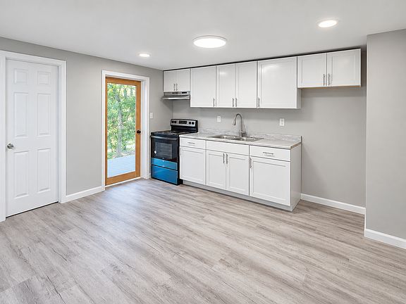 2nd image of 1324 Spruce St #1