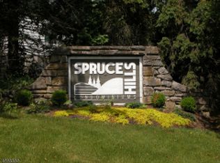 308 Spruce Hills Dr #308, Glen Gardner, NJ 08826