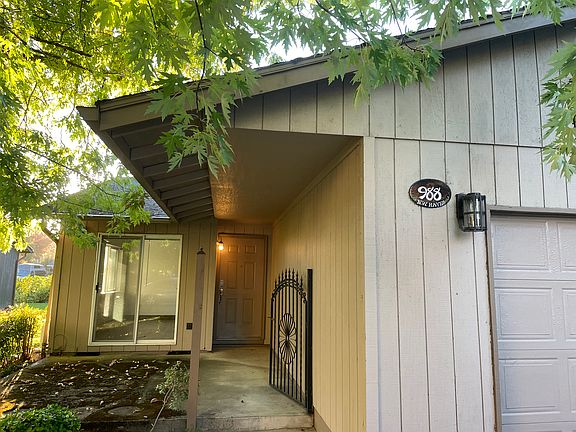 3rd image of 988 NW Hayes Ave