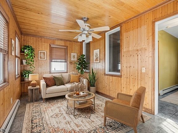 3rd image of 731 Mcgillvray Pl