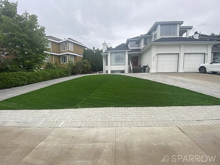 2635 Sandstone Cres — Photo 1