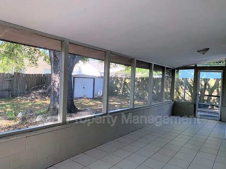 14122 Newcomb Ave — Photo 9