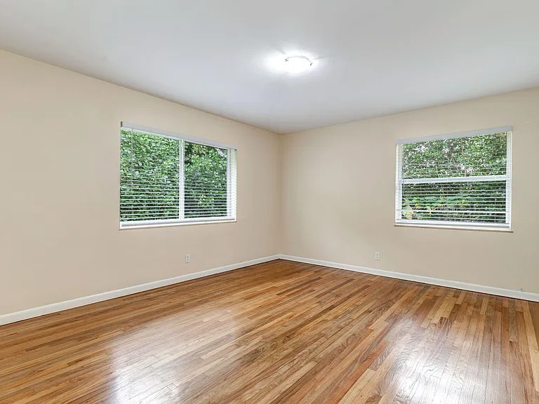 118 Linda Ln — Photo 13
