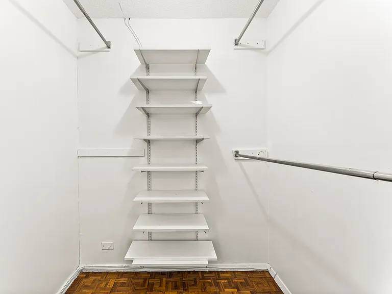 200 Winston Dr #720 — Photo 29