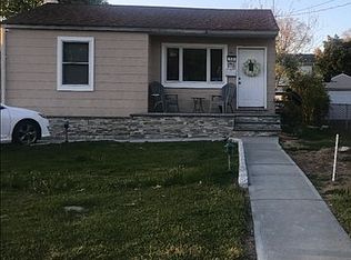 13 24th St, Copiague, NY 11726