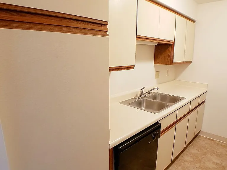 Orchard Village Apartments — Photo 127