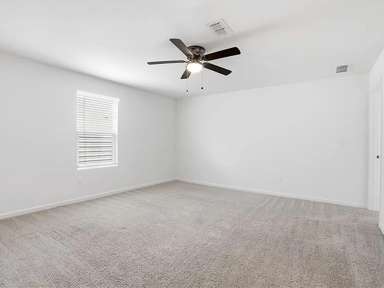 395 Knightsbridge Ln — Photo 18