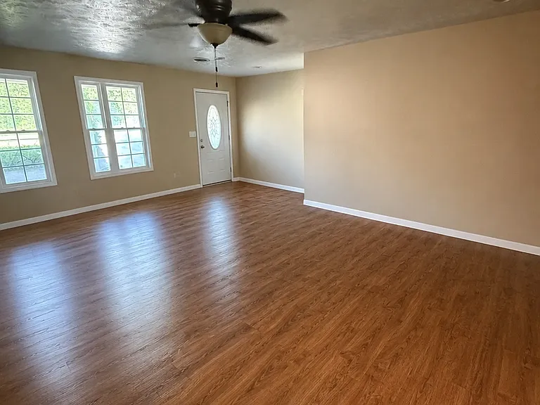 1210 Stonington Dr — Photo 4