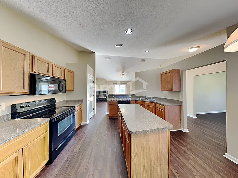 3206 Chantilly Ct — Photo 3