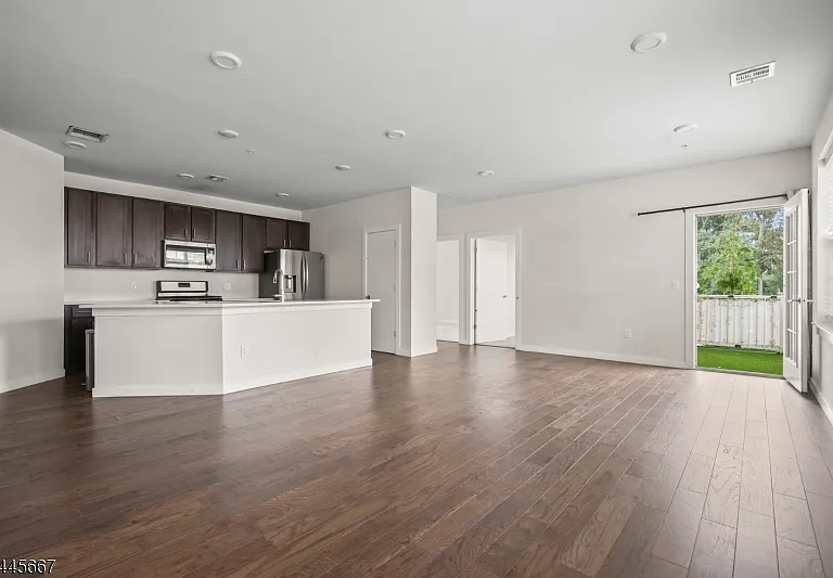 723 Lorhan Dr — Photo 10