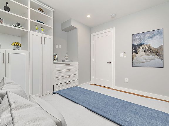 5th image of 99 Suffolk St APT 3D