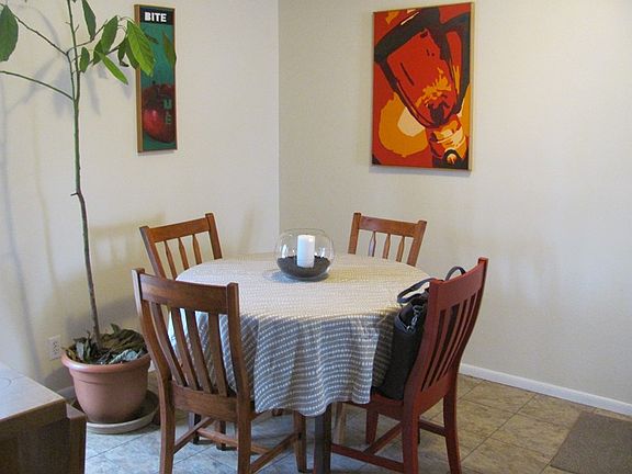 4th image of 208 S Friedline Dr