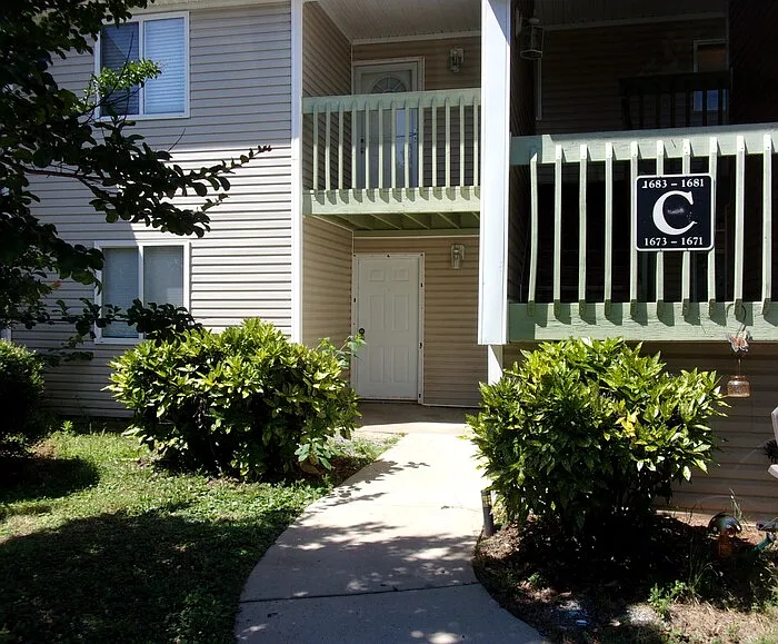 1673 Eagles Pl #C102