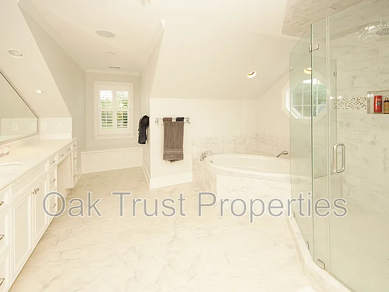 125 Brogun Ln — Photo 33