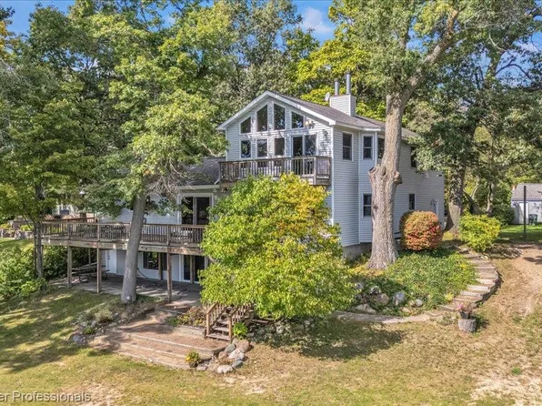 1325 Elkhorn Lake Rd, Lake Orion, MI 48362