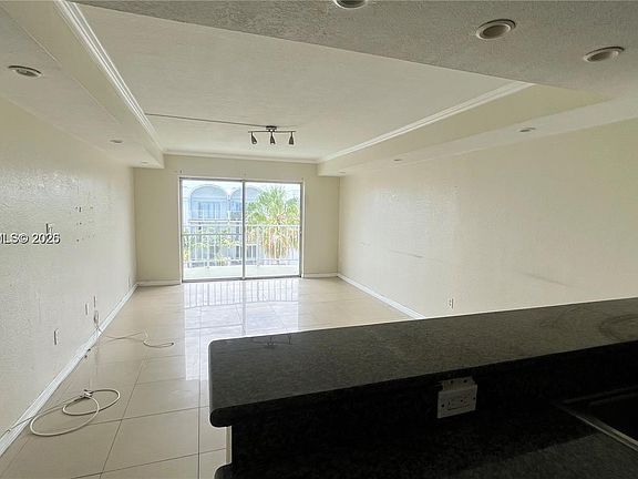 4th image of 486 NW 165th St Rd APT B606