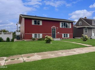 910 8th Ave W, Williston, ND 58801