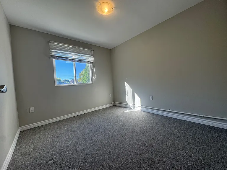 13 Lansdowne Ave N #207 — Photo 8